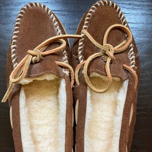 minnetonka women size 5 moccasins